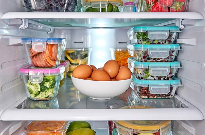 6 alimentos que siempre debe tener en su refrigerador, según un experto en longevidad