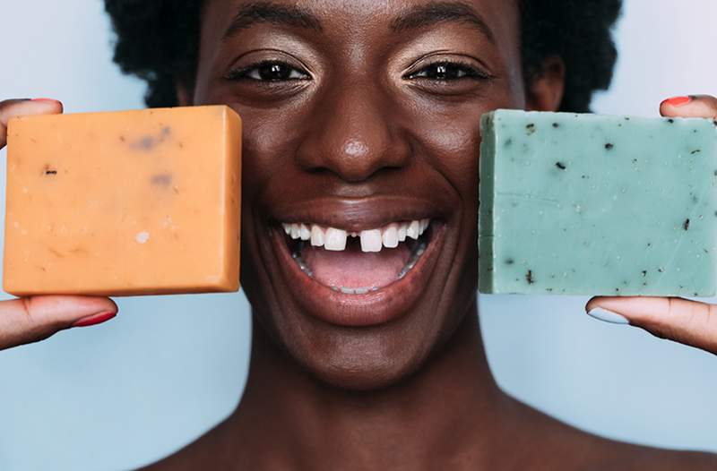 Bar Soap is niet de beste keuze voor je gezicht-here's wat dermatologen zeggen om in plaats daarvan te gebruiken