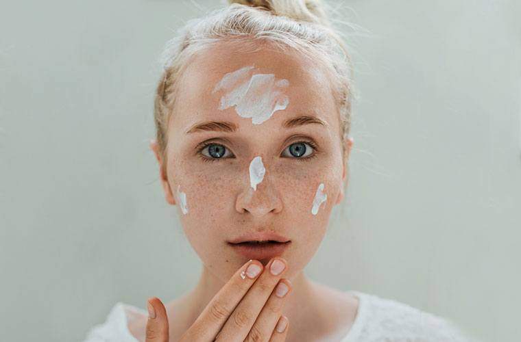 I migliori trattamenti con acne spot, secondo 7 dermatologi