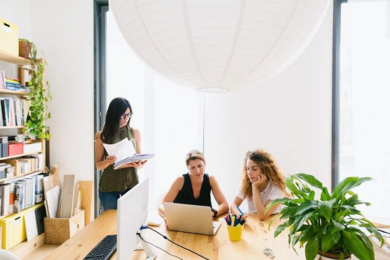 Slutt å stresse og begynn å håndtere 4 tips for å jobbe med en giftig sjef