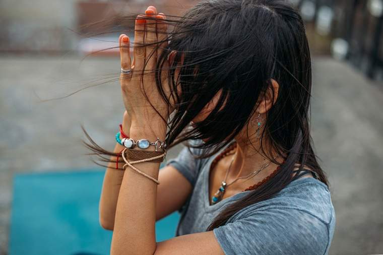 De stress-busting yoga-beweging waardoor je op een goede manier huilt