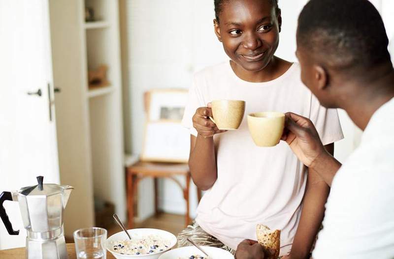 3 tip til at sikre dig at sove i separate soveværelser drejer ikke dine s.O. Ind i din værelseskammerat