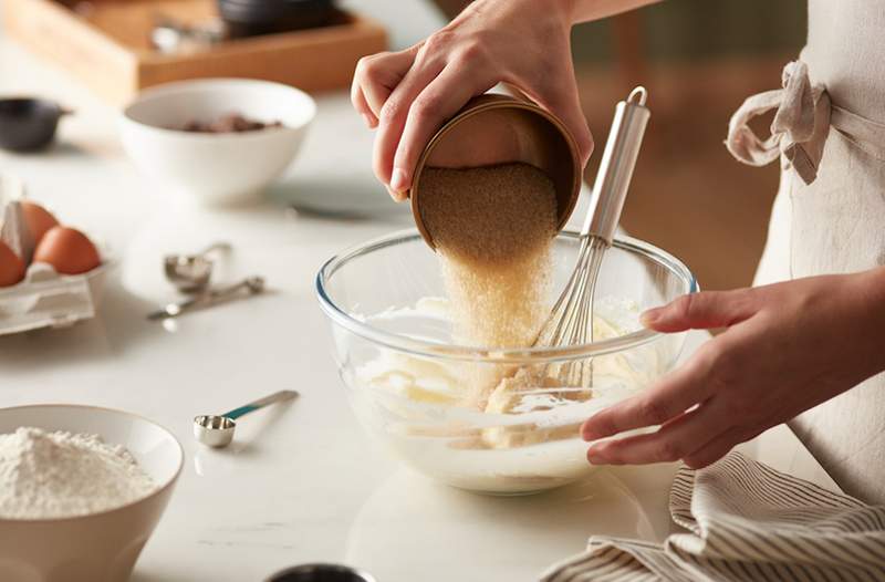 Friska bagare älskar att använda kokosnötsocker som ett alternativt sötningsmedel, men är det friskt?