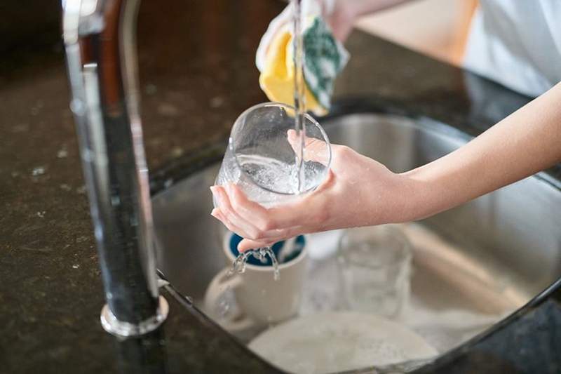 Deberías estar cambiando las esponjas de tu cocina con más frecuencia de lo que piensas