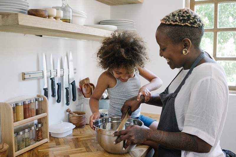 La maman moyenne travaille 98 heures par semaine, selon une nouvelle étude