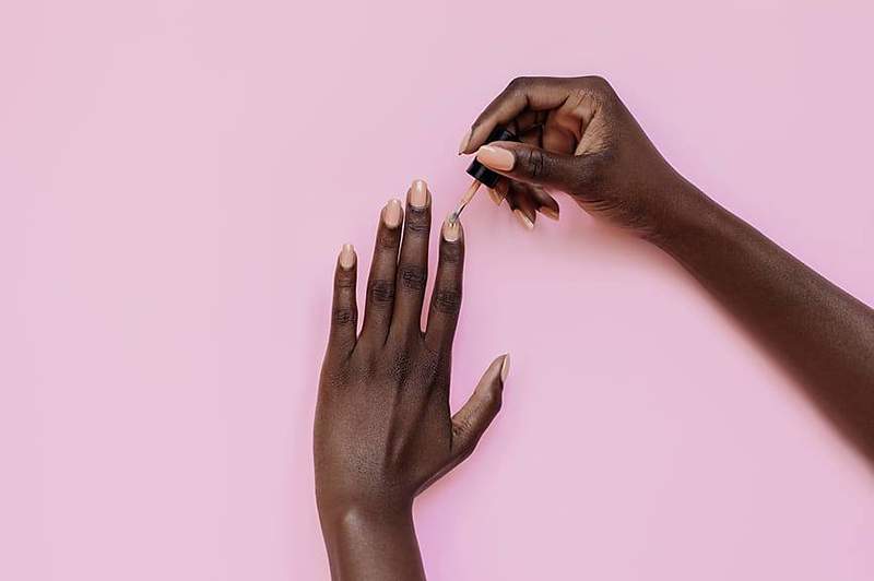 Geef je nagels een gezonde glow-up met de 19 beste formaldehyde gratis nagellakken