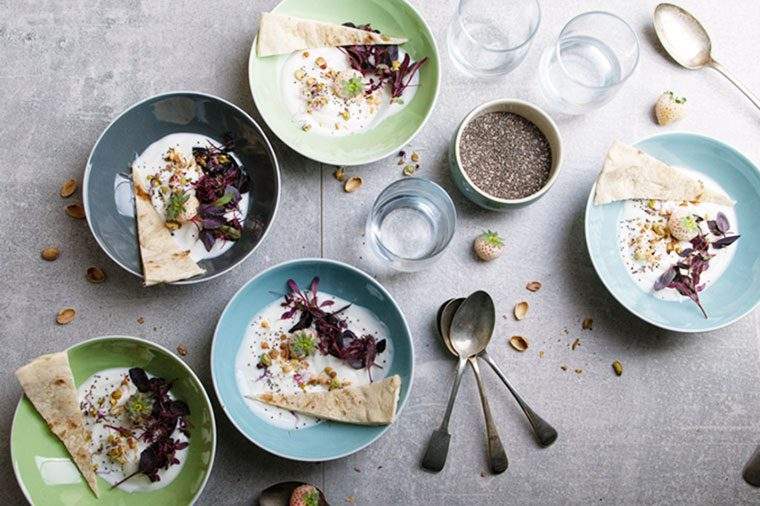 Coloque as sementes de chia para trabalhar com essas 10 receitas que não são de pubágios