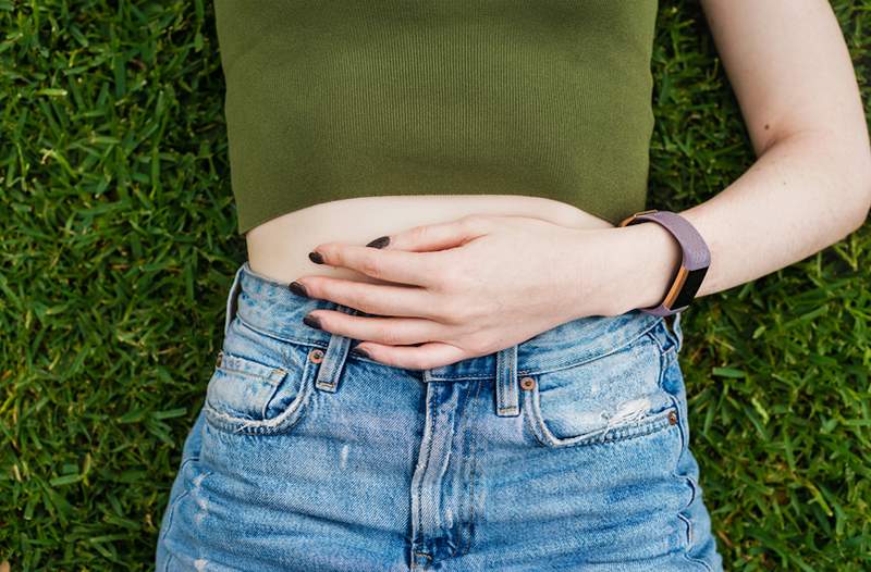 Een gynaecoloog legt precies uit waarom je zo gasachtig bent tijdens je menstruatie