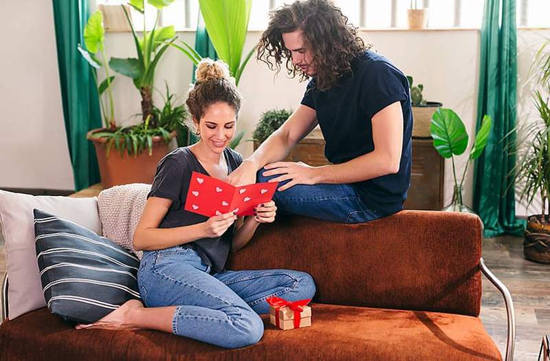 Estas tarjetas de San Valentín hilarantemente reales son perfectas para cualquier estado de relación