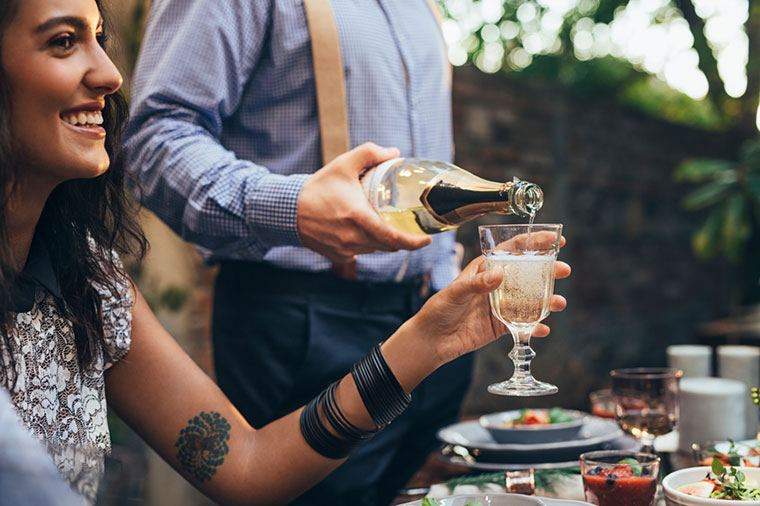 Happy-hour shoptalk der kan være en hjerne-boostende bivirkning på alkohol