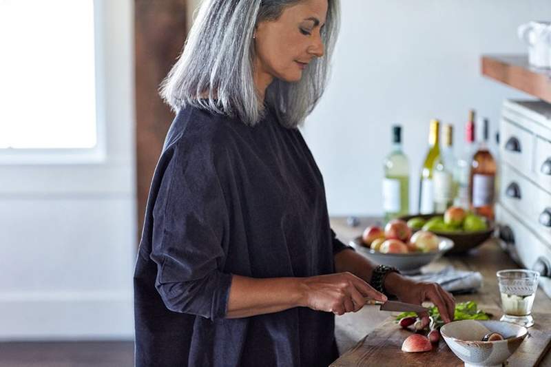 Makanan yang memperlambat dan mempercepat menopause, menurut sains