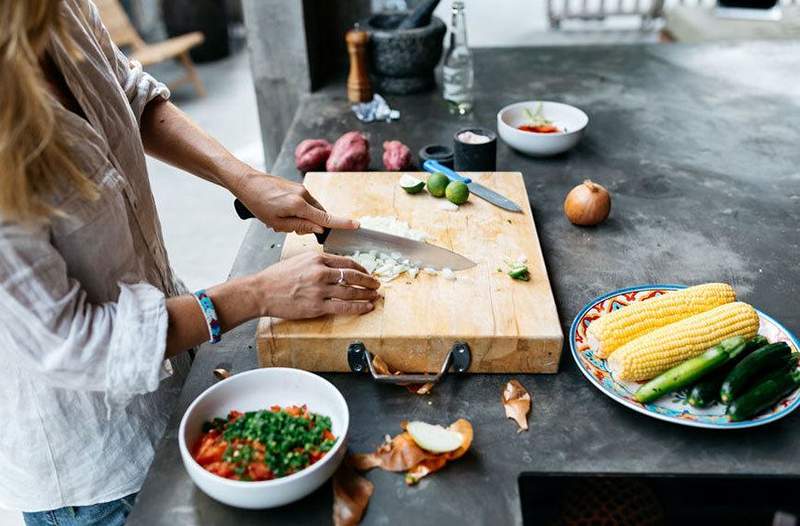 Il punto della cucina è sempre sporco, anche se non si taglia gli angoli quando pulisci