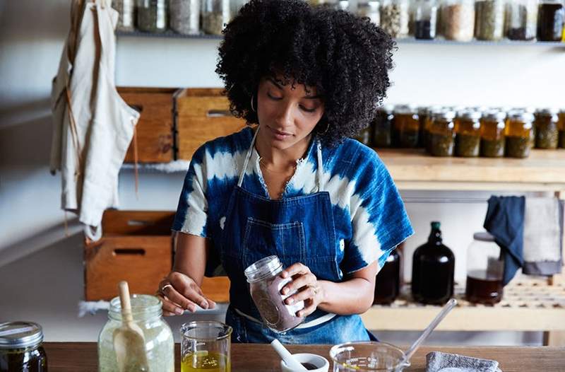 Dit cultus ayurvedische kruid is misschien het antwoord op al je spijsverteringsproblemen