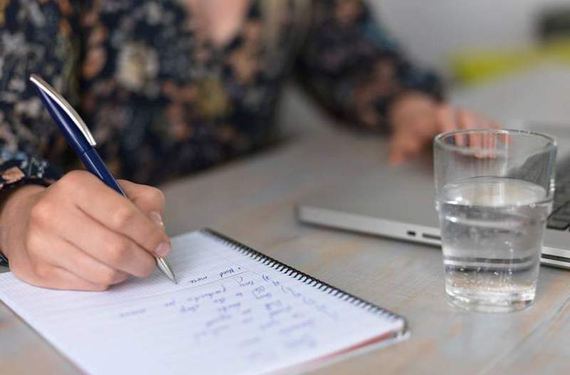 La liste des façons «réalistes» de cette femme d'aider pendant une crise de panique pourrait être la chose la plus utile sur Internet aujourd'hui