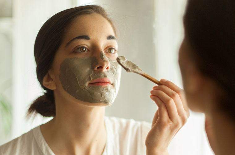 10 poreklær naturlige masker for dypt renselse av huden din