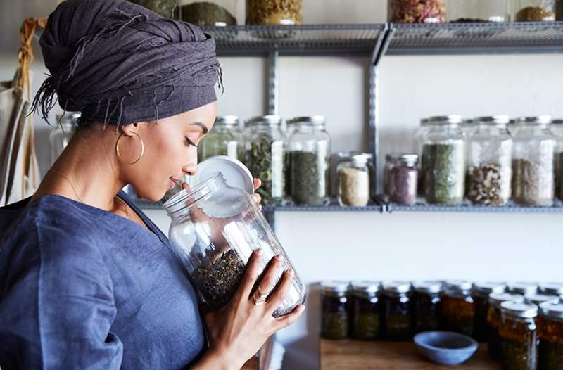 Tässä on Herbalismin lika-alt-terveyskäytäntö, joka itää kaikkialla