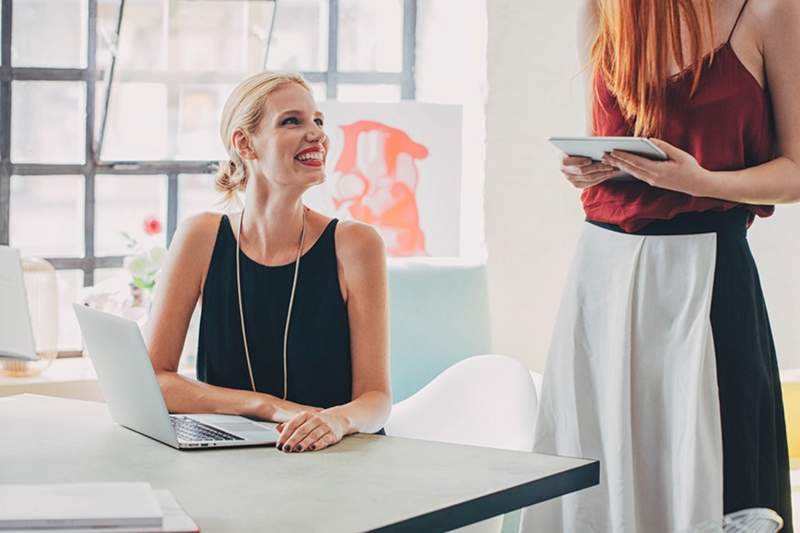 C'est la seule chose que vous ne devriez pas faire le premier jour dans un nouvel emploi, selon un expert en carrière