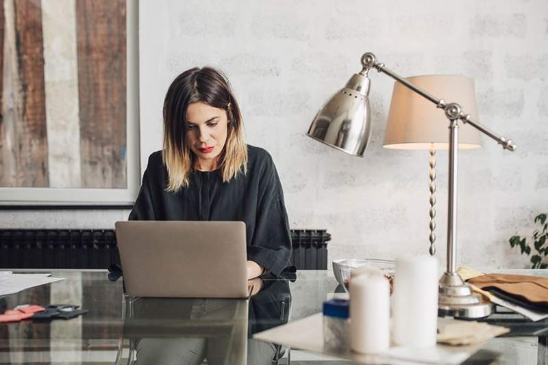 Kehidupan seks yang baik mungkin terbayar di kantor, menurut sains