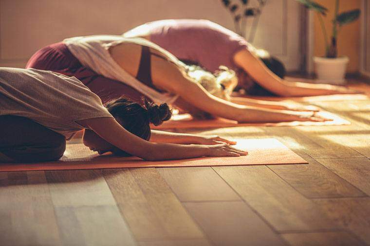 Le yoga est-il dans une pièce chauffée * vraiment * mieux pour vous?