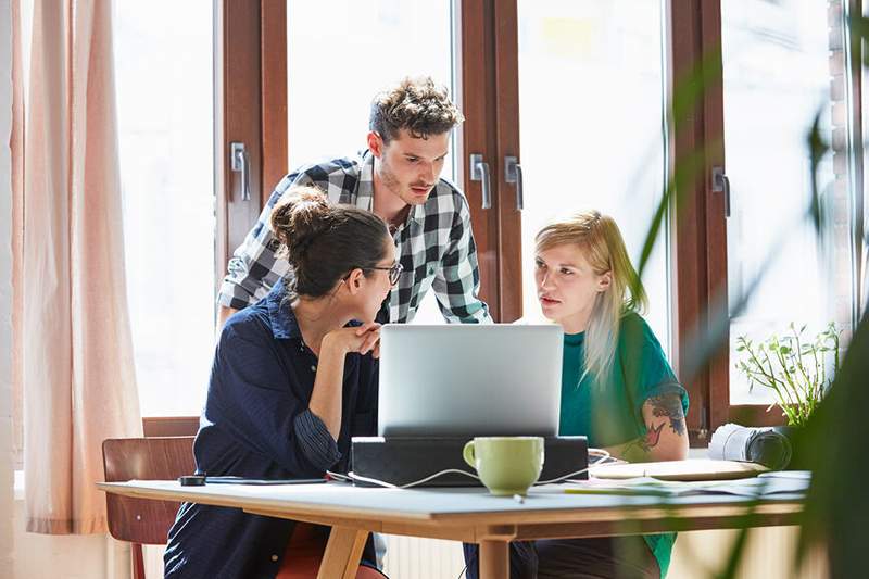 Back-Channeling ist eine giftige Gemeinschaftsgewohnheit, die wahrscheinlich in Ihrem Büro vorhanden ist