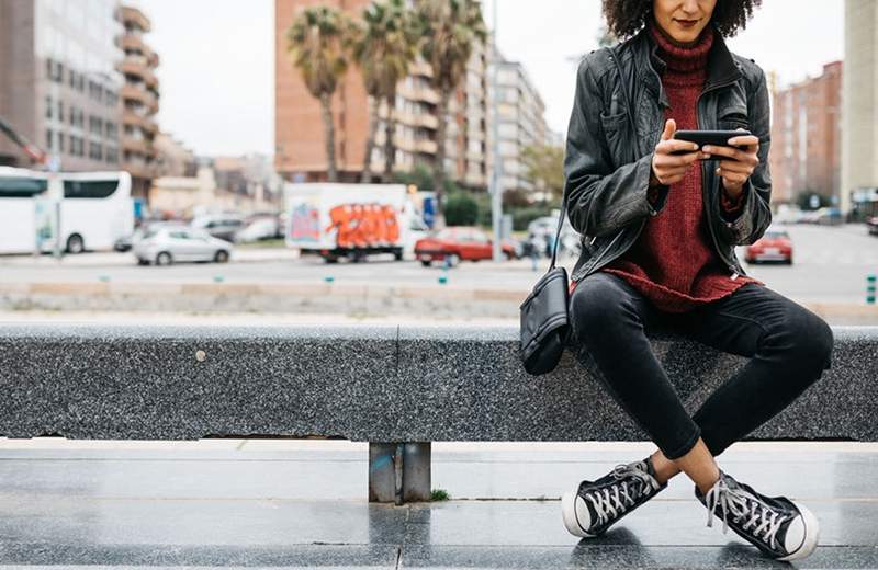 Hak soda bikarbona koji će spremiti tenisice ako ih nosite bez čarapa