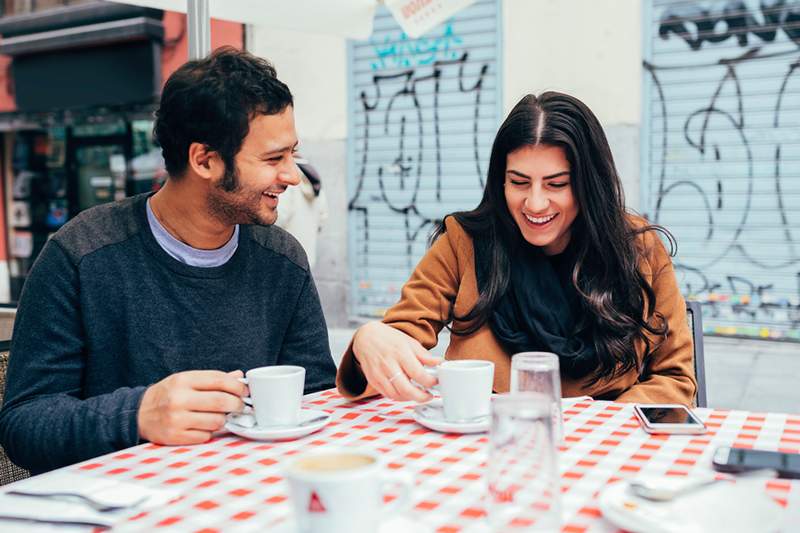 Está flertando trapaça? Os profissionais de relacionamento pesam