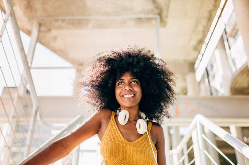 Trovato! L'ingrediente che colpisce l'acne e le macchie scure in egual misura