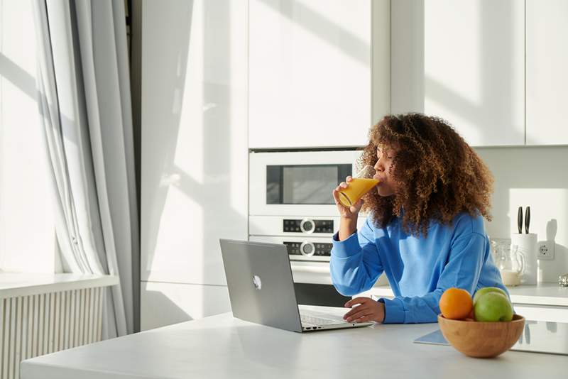 Sollten Sie es vermeiden, Zitrusfrüchte (OJ und Zitronenwasser inklusive) auf leeren Magen zu konsumieren? Gastroenterologen wiegen ein