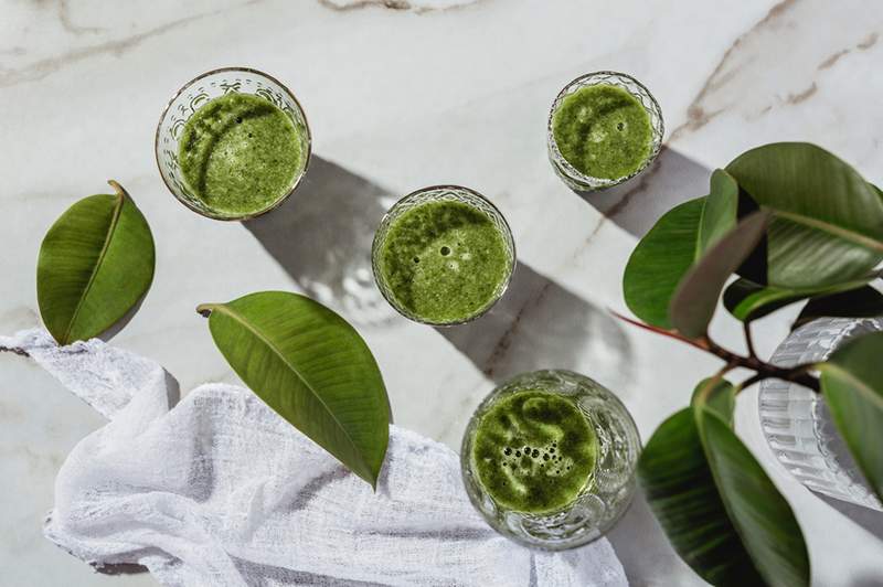 Mencari ide sarapan yang mudah dipamerkan protein? Smoothie apel halus ini sebagus yang didapat