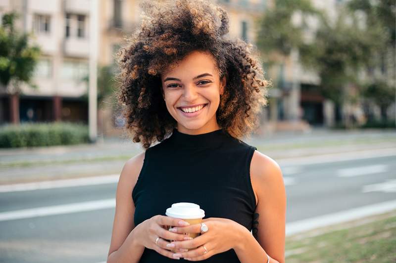 Sådan kan du score gratis eller nedsat kaffe fra dine yndlings kaffebarer