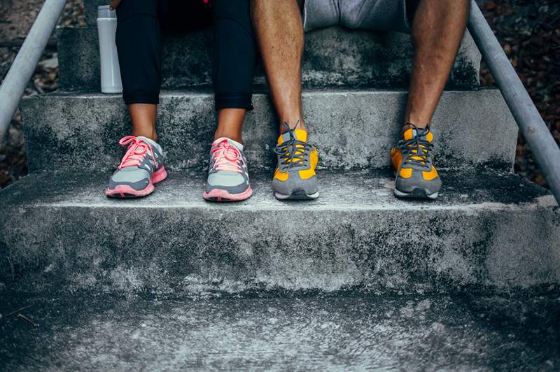 Vous ne devriez acheter des chaussures qu'à la fin de la journée, selon un podiatre