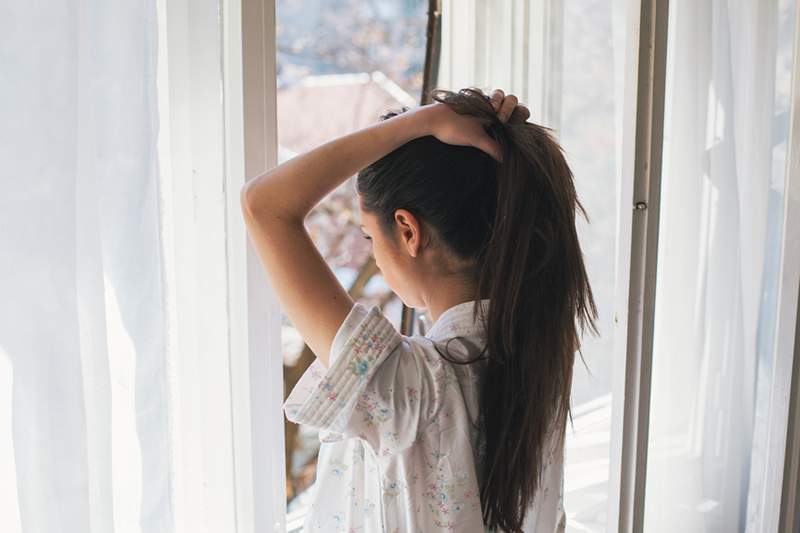 7 máscaras para el cabello durante la noche que revivirán hilos secos y opacos