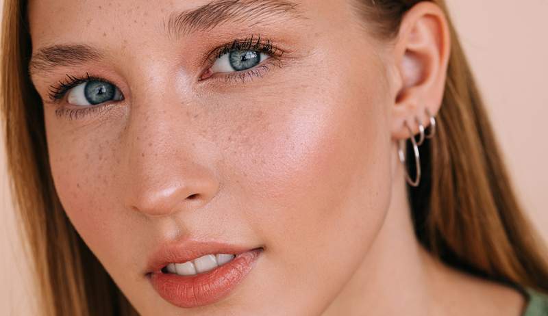 Denna $ 9 'concealer serum' gör mina mörka kretsar under öga helt osynliga