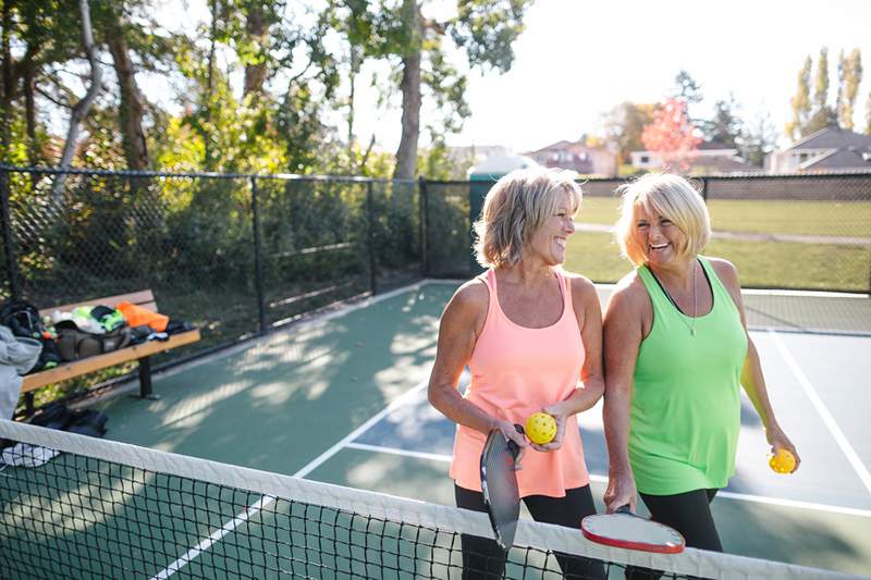 Wie man in Pickleball besser wird, der am schnellsten wachsende Sport in Amerika