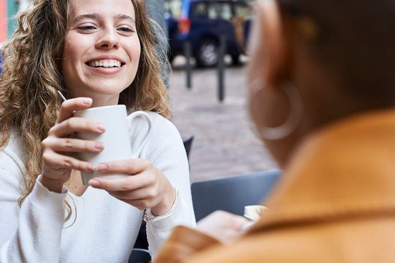 Non sentirti un introverso * o * un estroverso? Potresti essere un ambivert, i poti d'oro dell'Eq