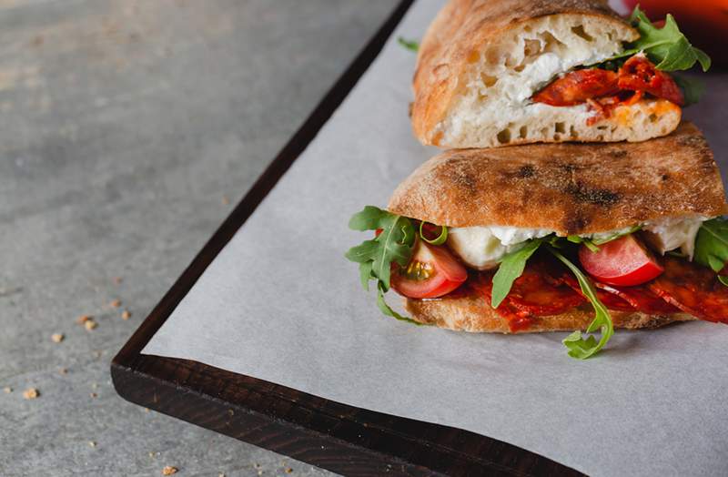 Questa ricetta sandwich di pomodoro a lievitazione naturale di 1 minuto è ispirata alle persone più longevi del pianeta