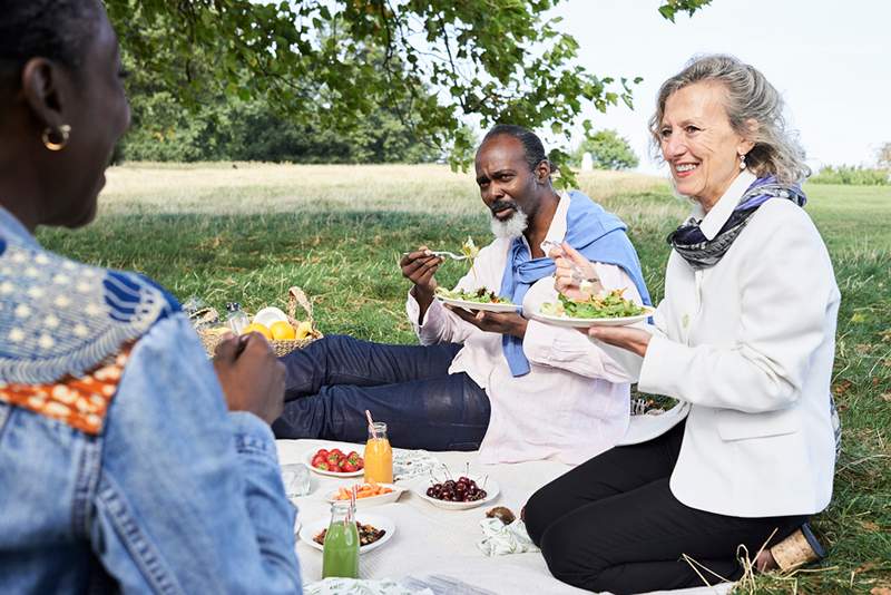 Varför D -vitaminintag är avgörande för att stödja hjärnhälsa och kognition när du åldras, enligt en neurolog och en dietist