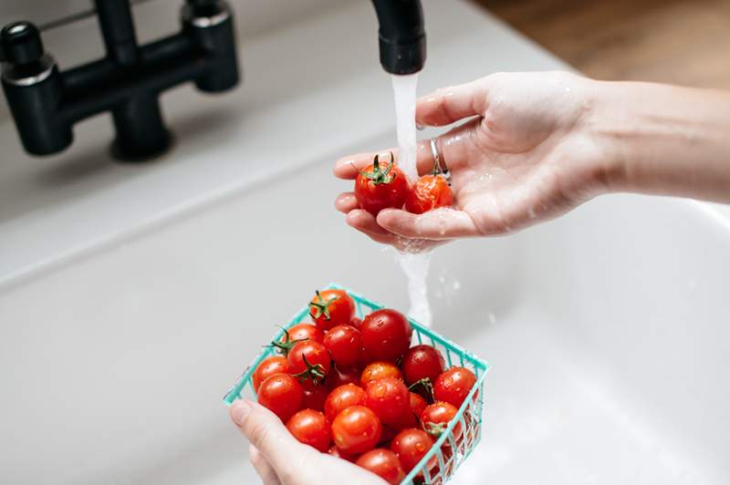 D'accord, vraiment à quel point est-il grossier de ne pas laver les produits avant de le manger?