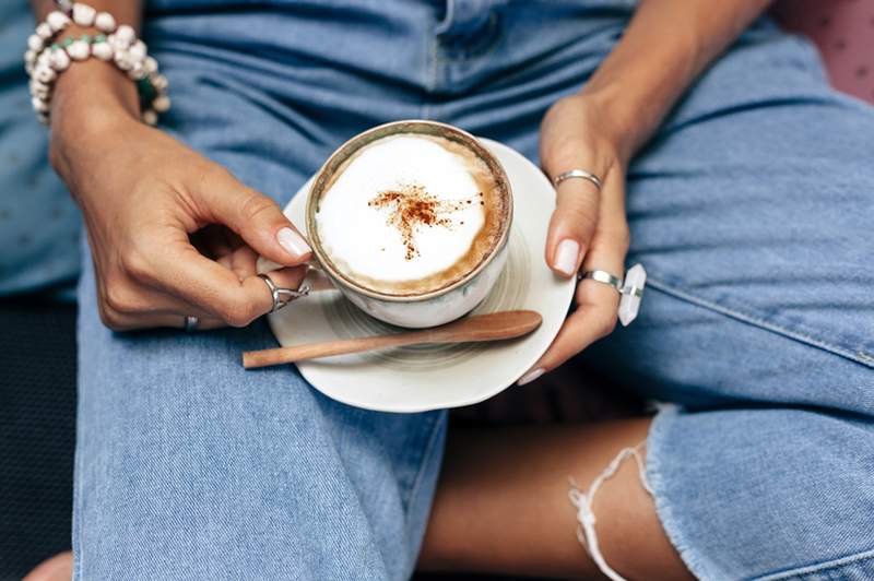 8 van de beste koffiezetapparaten met ingebouwde slijpmachines, omdat de sleutel tot een perfecte beker vers gemalen bonen is