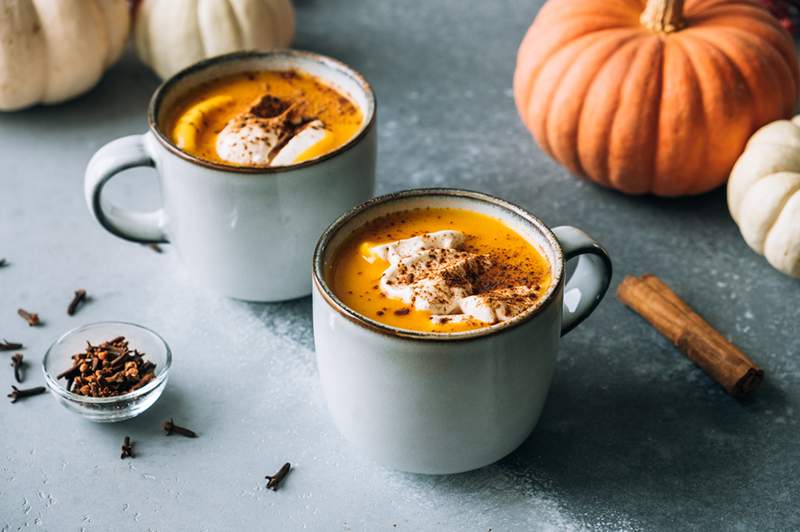 Ich bin ein RD, und hier sind 4 einfache Möglichkeiten, wie Sie Ihrem Lieblings-Herbstkaffee einen gutfreundlichen, entzündungshemmenden Glanz geben können