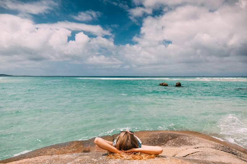 Vond het ultieme resort van bucketlist voor iedereen die een gelukzalige strand oplaadt