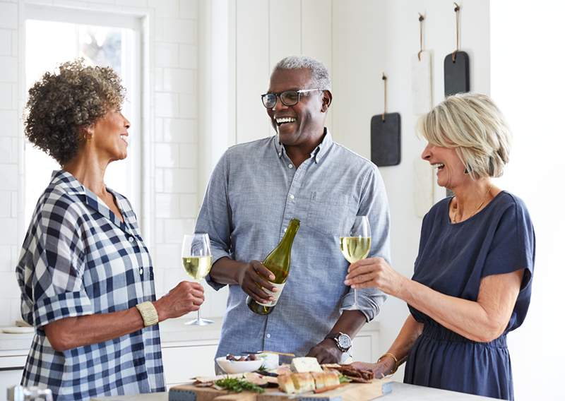 Her er hva som skjer med alkoholtoleransen din når du eldes