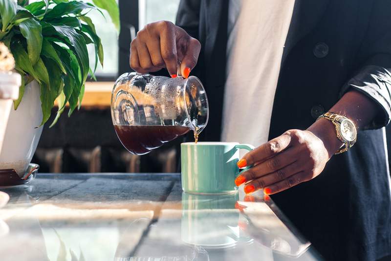 9 av de beste kaffemaskinene for å gi dine kjære, ifølge utmattede redaktører som vet