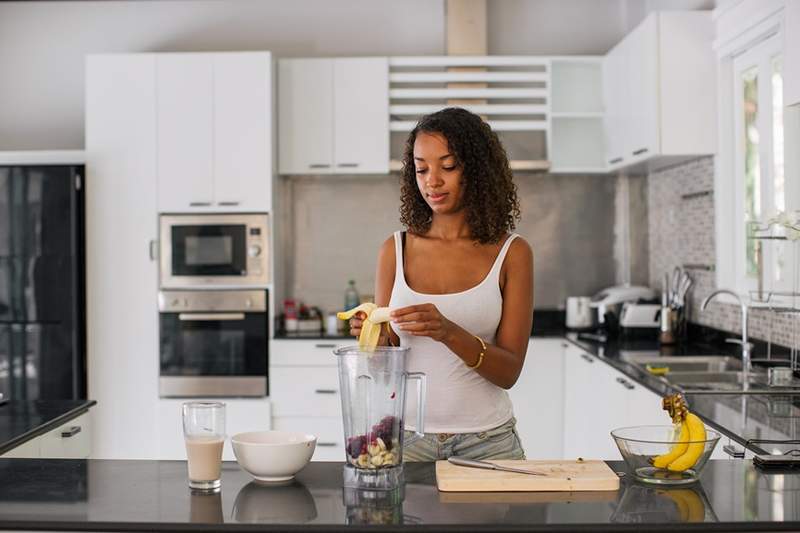 Um guia fácil de 7 etapas para limpar seus utensílios de cozinha favoritos