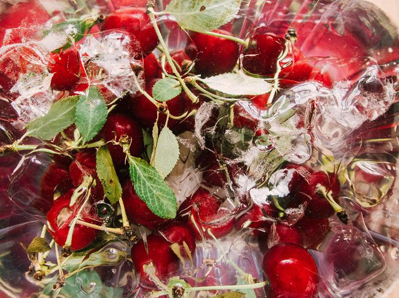 Kirschwasser ist das erfrischende sommerliche Getränk, das Sie trinken sollten