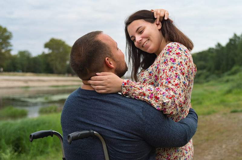 Fysieke tekenen dat iemand verliefd op je is hoe je lichaamstaal kunt herkennen