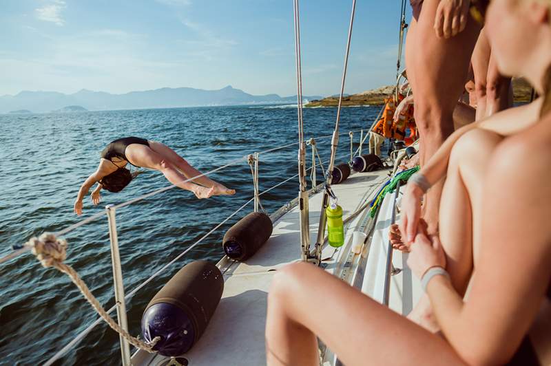 Er det okay at tilbringe din sommer med at tisse i søer og oceaner? Vi spurgte en ekspert