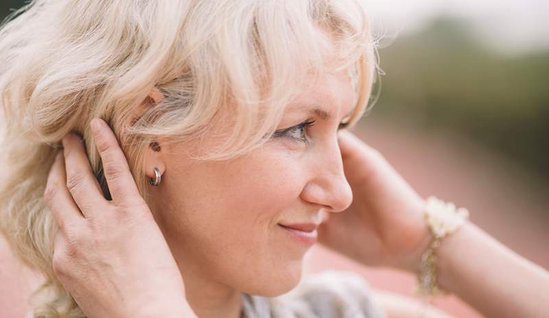 Este soro espessante para o cabelo foi projetado especificamente para mulheres na menopausa e faz meu cabelo parecer saudável e cheio após cada uso