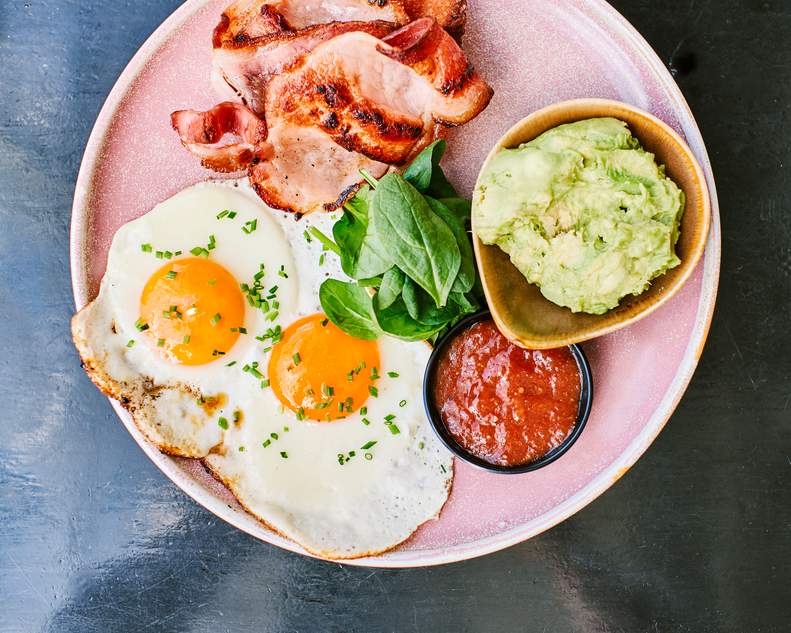 Hoeveel eiwitten en vezels een diëtist zegt is ideaal om te eten bij het ontbijt