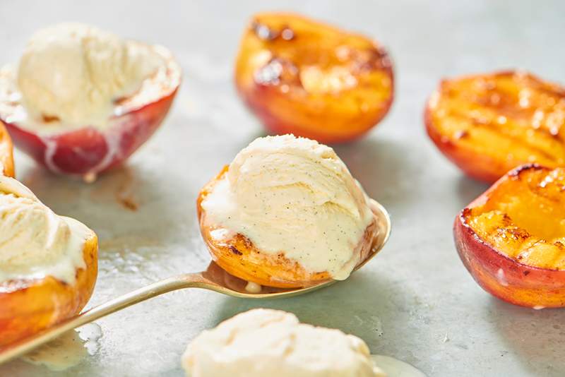 Air Friter Peach Cobbler is het darmvriendelijke, ontstekingsremmende dessert dat we tot nader bericht zullen bakken